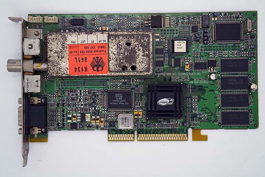 ATI Rage 128 GL All-In-Wonder 8MB 显示卡（ATI Rage 128 GL芯片）